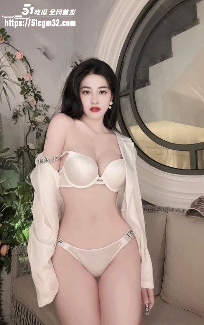越南技商银行 女职员 被副行长潜规则  1