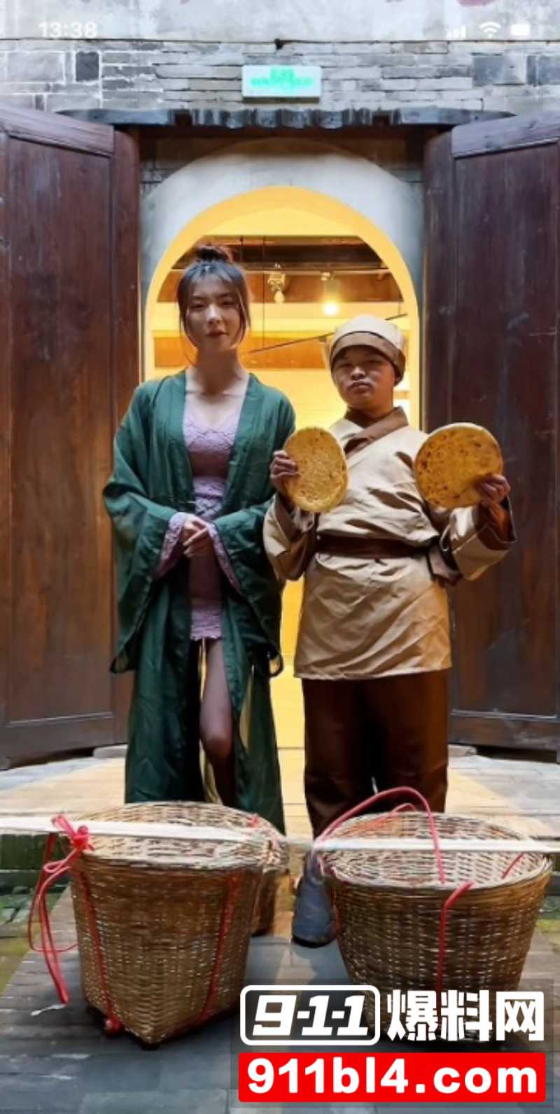 当年爆红的小马云 范小勤 长大了4