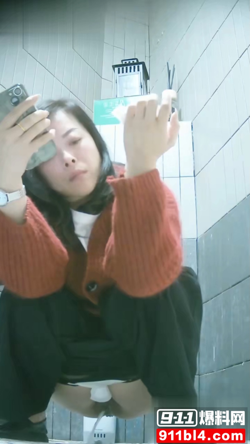 商场女厕偷拍 7