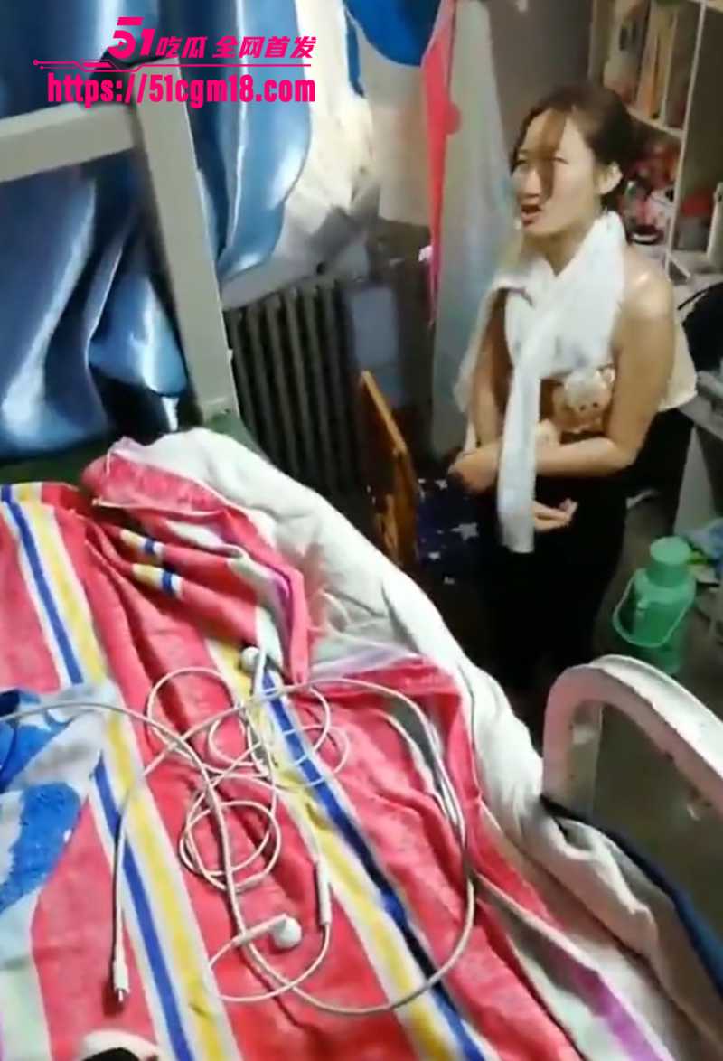 女大学生女生宿舍自慰加偷拍合集流出1拷贝