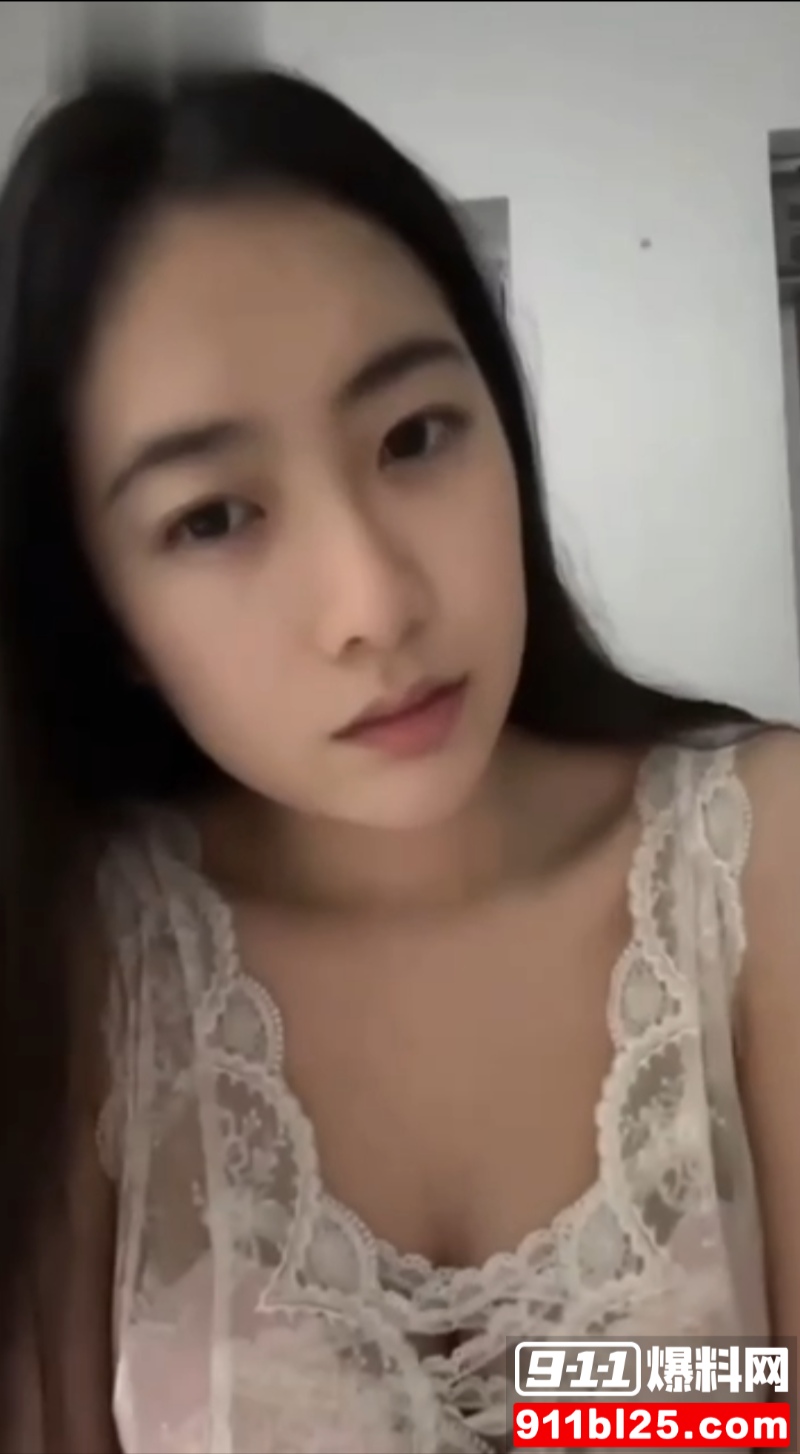某音巨乳嫩妹恋爱后自拍露点 8
