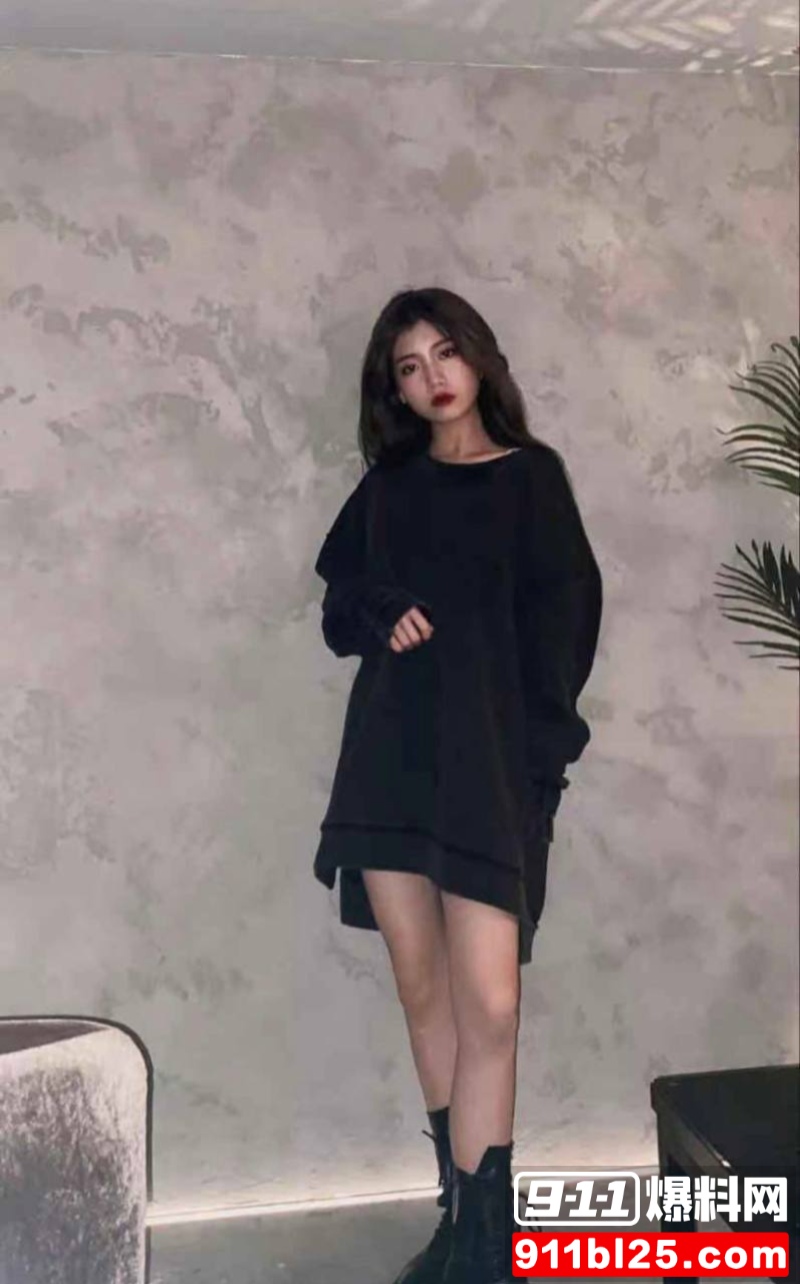 某音巨乳嫩妹恋爱后自拍露点 11
