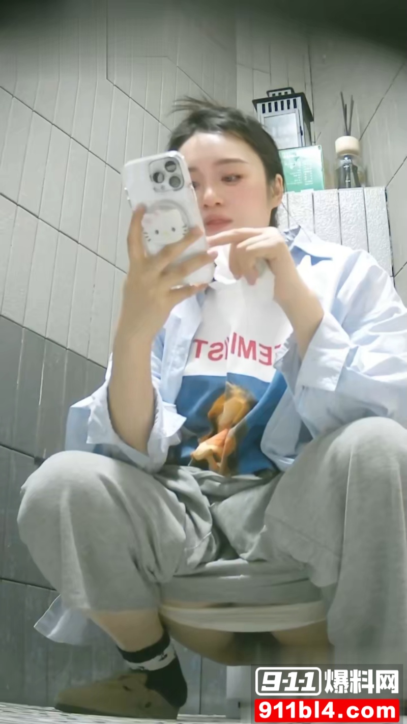 商场女厕偷拍 1