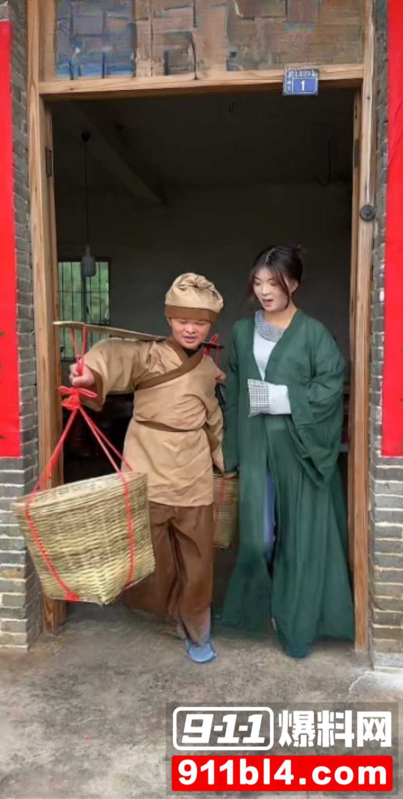 当年爆红的小马云 范小勤 长大了5