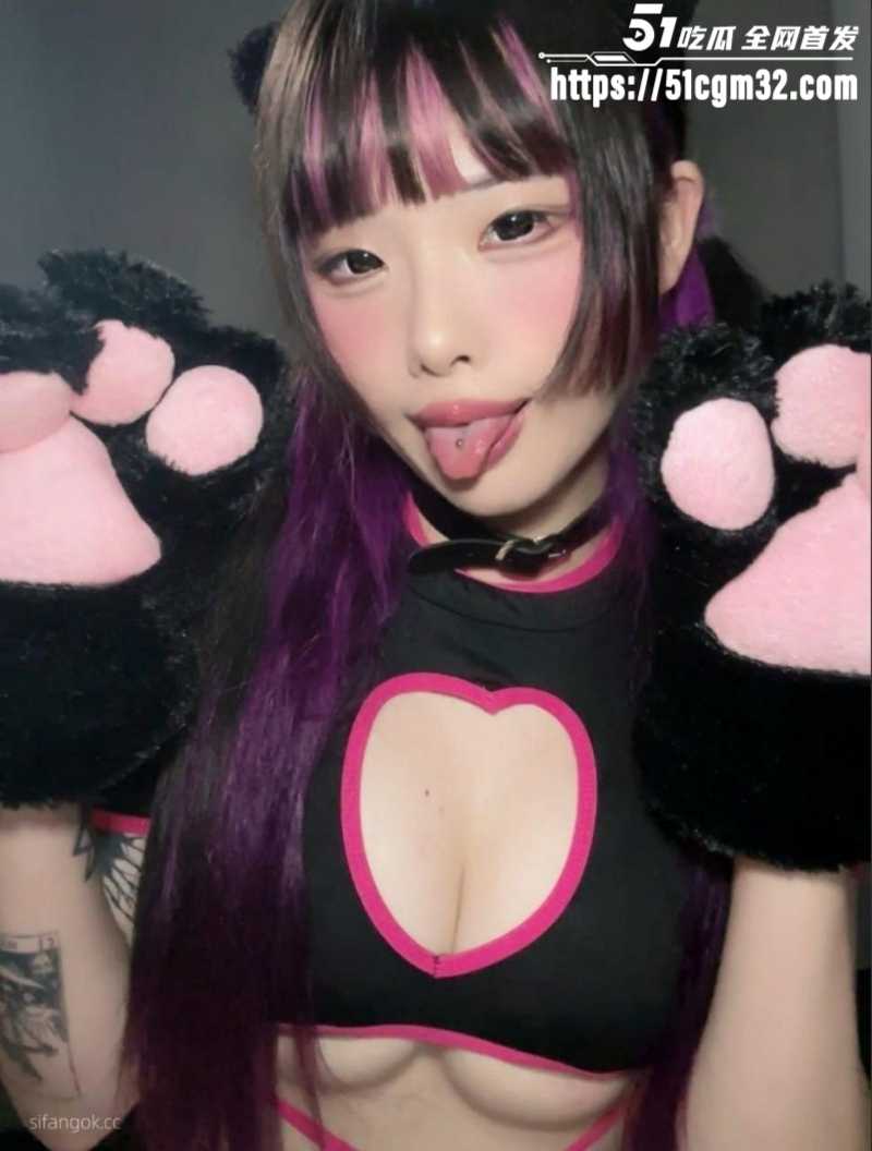 香港网红coser JianaKwok大尺度做爱福利视频1