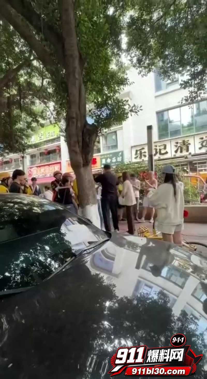 反差小三无耻公开身份 原配抓奸捉丈夫出轨10