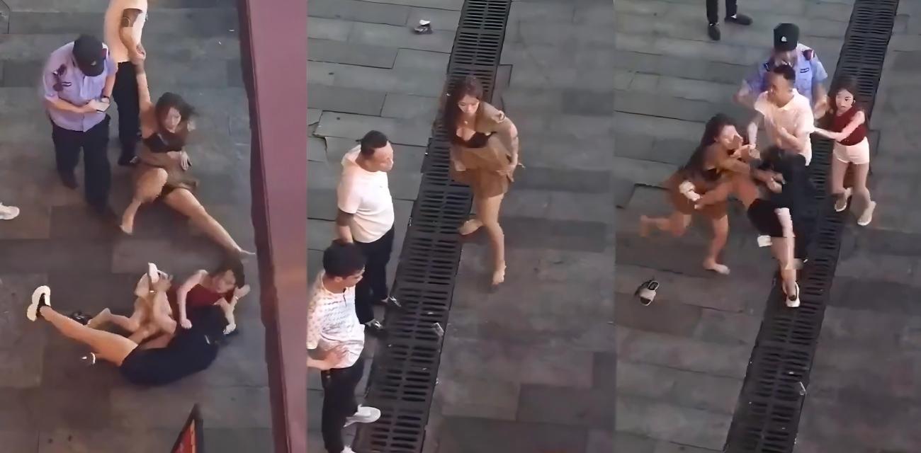 双女街头互殴 上演撕衣大战 拳打脚踢春光外泄 保安拉都拉不住太野了！