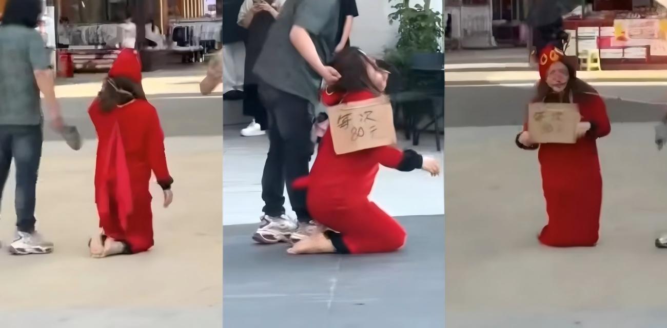 老公怒惩出轨骚妻 狗绳锁脖当街游行 挂牌羞辱80可玩一次 变成活体公交车！