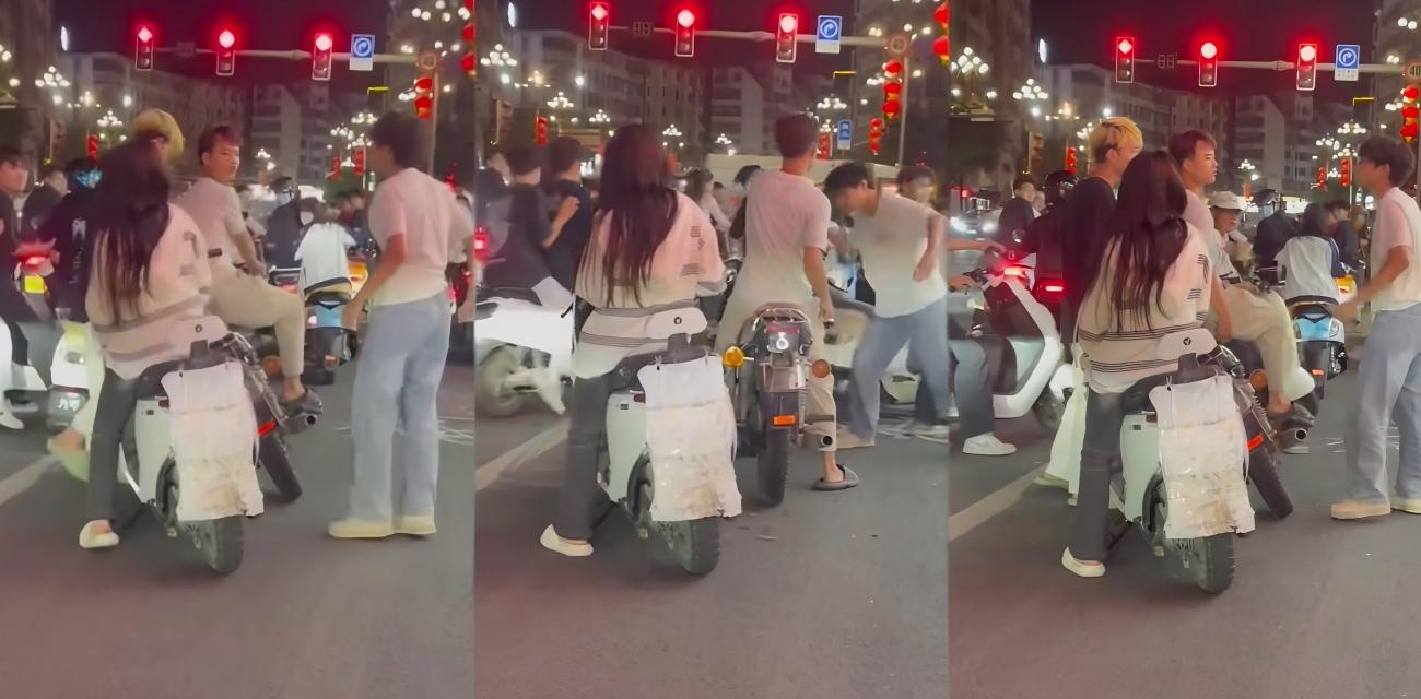 广东潮汕 精神小伙街头纠纷 持刀狂砸摩托车 场面混乱如同古惑仔重出江湖！